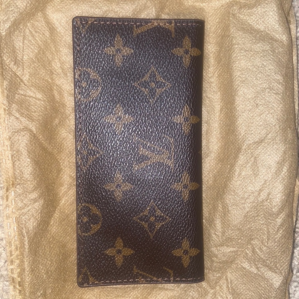 Small cardholder. Cute and classy design.
